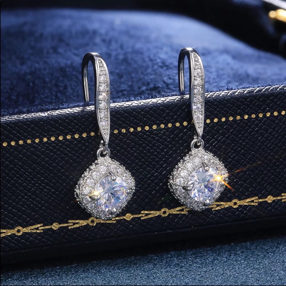 New Women’s 925 Silver Diamond Earrings - Picture 2 of 6